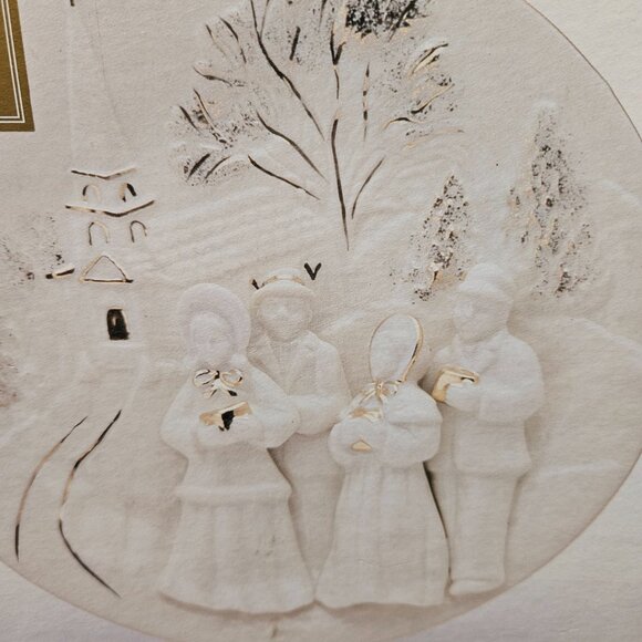Mikasa Fine Porcelain FK001-202 Holiday Elegance Carolers Wall Plaque 6.5” - Picture 13 of 15